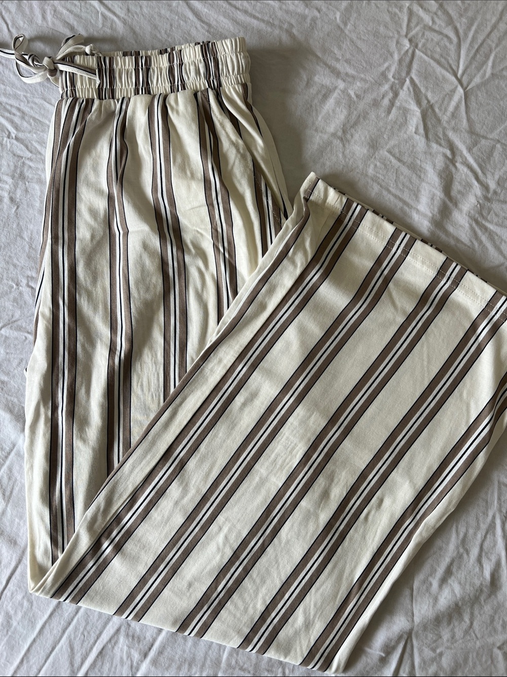 Stitch fusion -Striped Wide Leg Drawstring Pants in Cream and Brown
100% Cotton